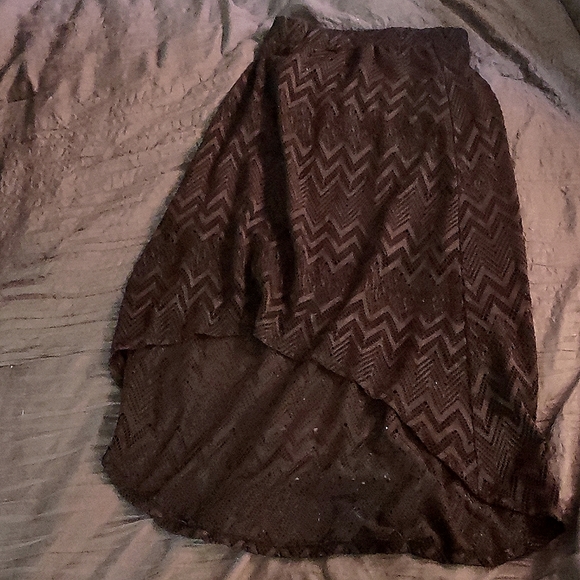 Mid length black skirt - Picture 1 of 2